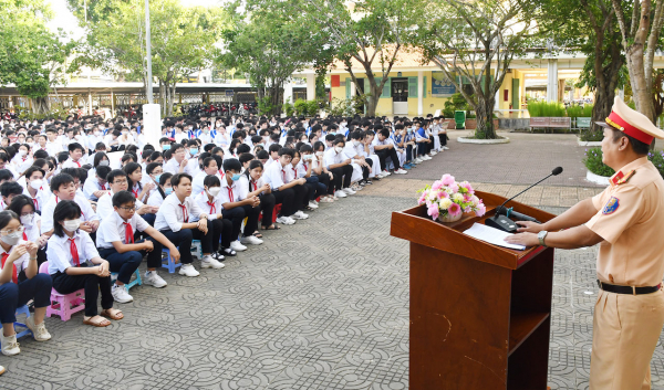 Tăng cường các giải pháp bảo đảm an toàn giao thông đối với học sinh -0