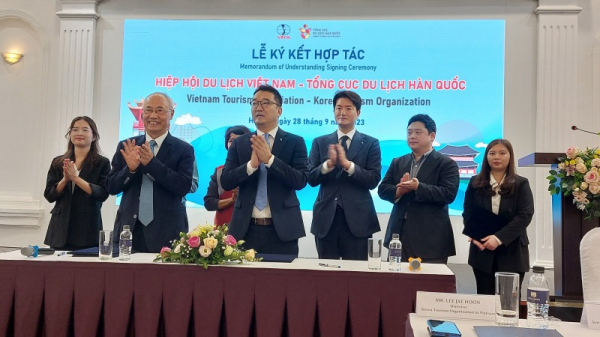 Vietnam, RoK sign MoU to strengthen tourism cooperation -0