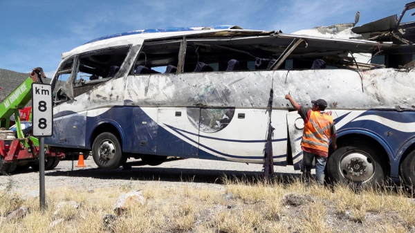Lật xe buýt chở người di cư tại Mexico khiến hơn 40 người thương vong -0