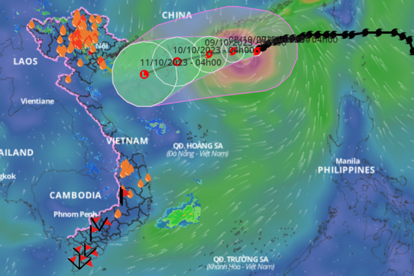 Bão số 4 giật cấp 16 liên tục nhiều giờ qua, miền Bắc đang mưa lớn -0