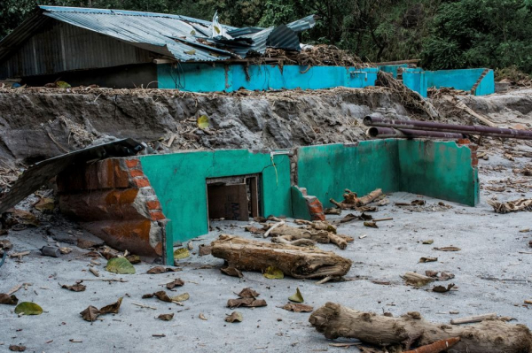 Ấn Độ tìm kiếm hơn 140 người mất tích hậu thảm họa lũ quét -0