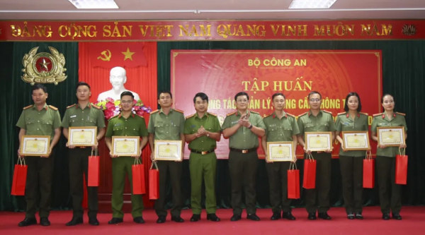 Đẩy mạnh công tác quản lý, cung cấp thông tin trên cổng, trang thông tin điện tử trong Công an nhân dân -0