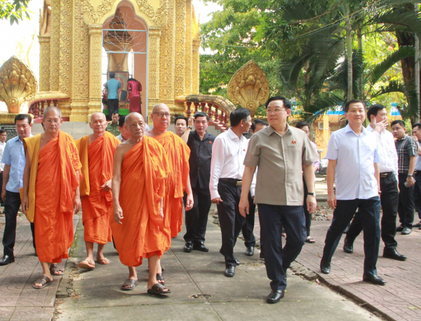 Chủ tịch Quốc hội chúc mừng lễ Sene Đôlta của đồng bào Khmer  -0
