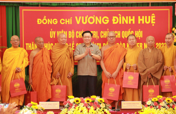 Chủ tịch Quốc hội chúc mừng lễ Sene Đôlta của đồng bào Khmer  -0