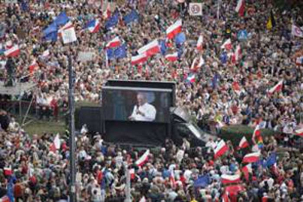 “Gánh nặng” Ukraine và cuộc biểu tình lớn nhất lịch sử Ba Lan -0