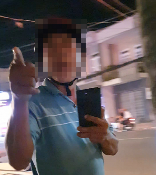 Người đàn ông say xỉn đe dọa phóng viên ghi hình khi bị CSGT xử lý -0