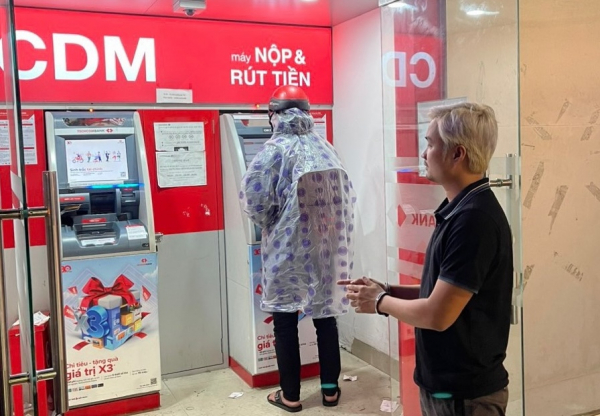 Đối tượng dùng phương thức tinh vi để chiếm đoạt tiền tại trụ ATM bị bắt -0