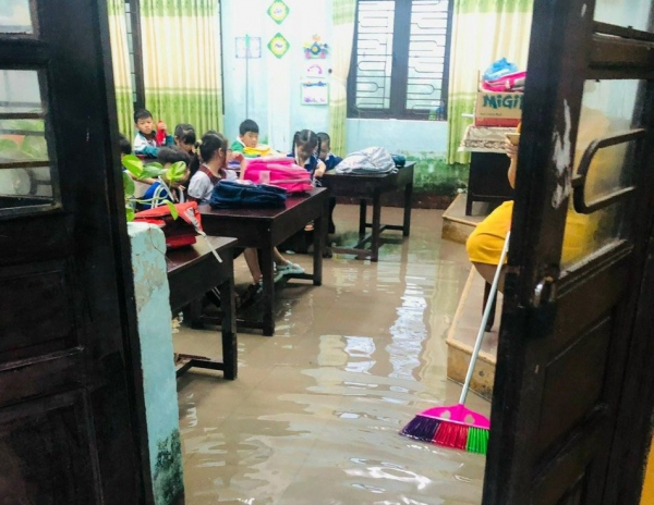 Thừa Thiên Huế mưa xối xả, hồ thủy điện điều tiết xả lũ về hạ du, học sinh nghỉ học -0