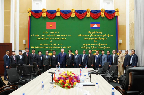Tạo động lực mới cho quan hệ hợp tác với Bộ Nội vụ Campuchia -1