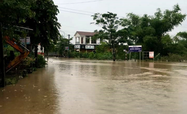 Quảng Nam: Giao thông đường bộ nhiều nơi bị ách tắc, tuyến Hội An - Cù Lao Chàm ngừng hoạt động -0