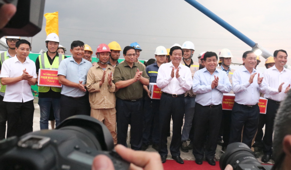 Thủ tướng Chính phủ dự Lễ hợp long cầu Mỹ Thuận 2 -0