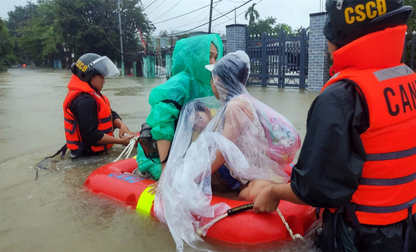 Mưa sầm sập đổ xuống Hà Tĩnh đến Quảng Bình -0