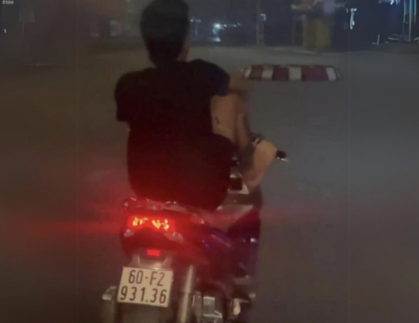Xử phạt nam thanh niên dương tính với ma túy chạy xe máy bằng chân -0