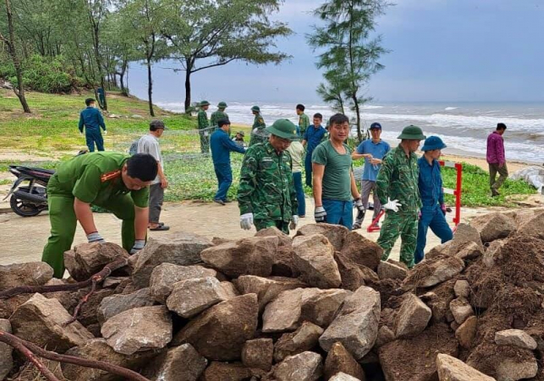 Thừa Thiên Huế khẩn trương khắc phục sạt lở ven sông, ven biển -0