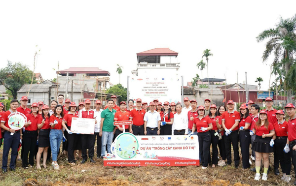 Dai-ichi Life Việt Nam tiếp tục triển khai Dự án “Trồng cây xanh đô thị” tại Hà Nội -0