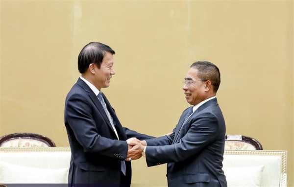 Deputy Minister Luong Tam Quang visits Cambodia, meeting with senior local officials - 1