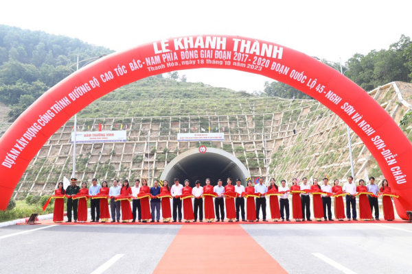 Chính thức khánh thành hai dự án cao tốc, rút ngắn thời gian từ Hà Nội về Nghệ An còn 3,5 tiếng -0