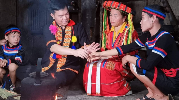 Bài 1: Trăn trở về một tộc người “không biết xếp vào đâu” -0