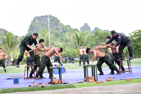 Tổ chức lễ báo cáo kết quả công tác huấn luyện lực lượng Cảnh sát cơ động năm 2023 -0