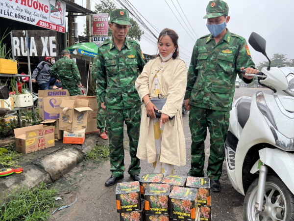 Tiếp tục phát hiện, bắt giữ nhiều vụ vận chuyển pháo nổ trái phép ở vùng biên giới Quảng Trị -0