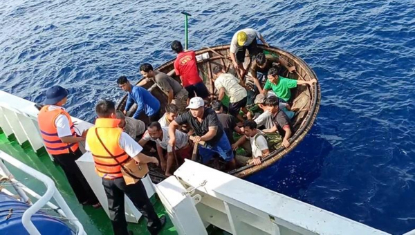 Quảng Nam đề nghị kéo dài thời gian tìm kiếm 13 ngư dân mất tích đến 22/10 -0