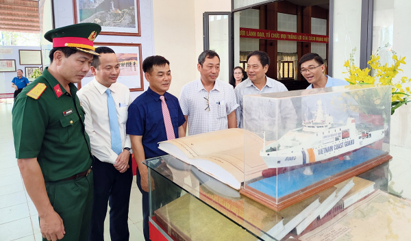 Triển lãm bản đồ và trưng bày tư liệu về Hoàng Sa, Trường Sa tại huyện ven biển Quảng Nam -0