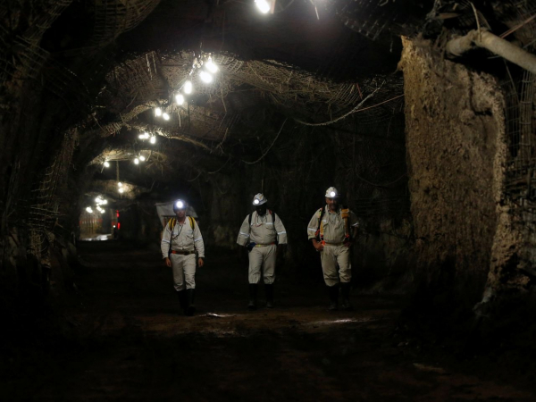 Hơn 500 thợ mỏ Nam Phi bị 
