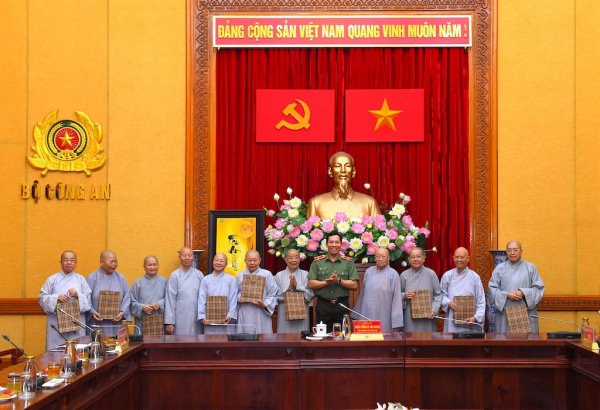 Thứ trưởng Lê Văn Tuyến tiếp Đoàn đại biểu Ni giới Giáo hội Phật giáo Việt Nam -0