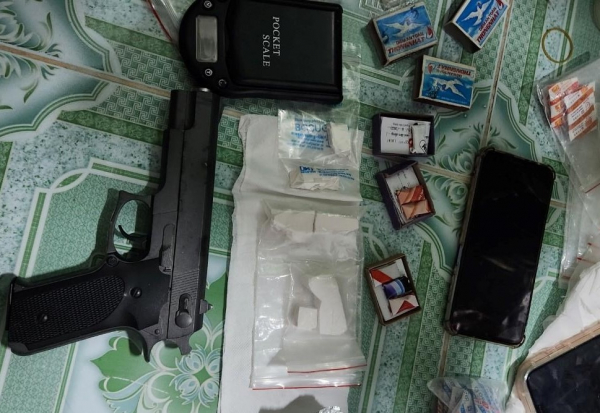 Bắt nhóm đối tượng mua bán ma túy tàng trữ súng -0