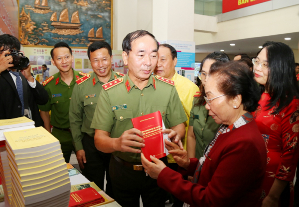 Bộ Công an ký Chương trình phối hợp với Hội Khuyến học Việt Nam và phát động Tuần lễ học tập suốt đời -0