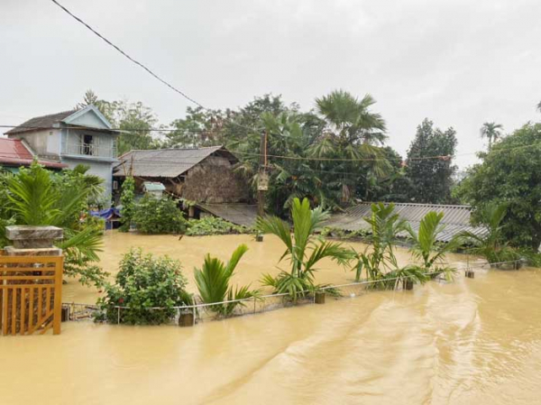 Nỗ lực ứng cứu dân trong mưa lũ -2