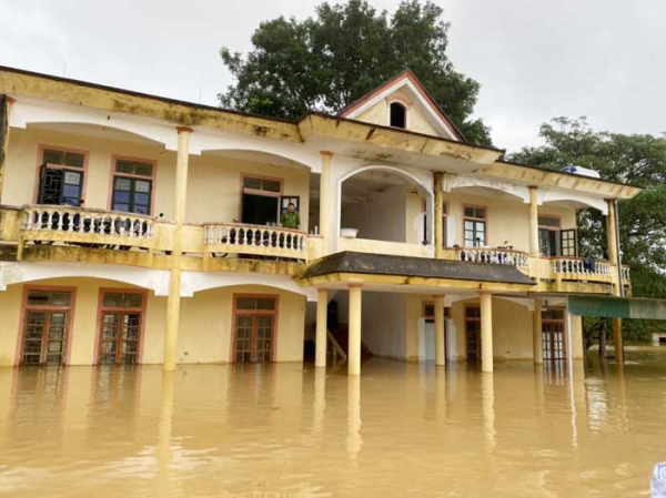 Nỗ lực ứng cứu dân trong mưa lũ -4