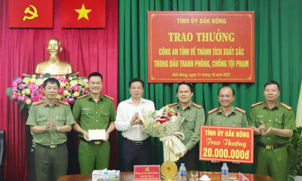 Tỉnh ủy Đắk Nông khen thưởng Công an tỉnh triệt phá nhóm đối tượng lừa đảo chiếm đoạt tài sản  -0