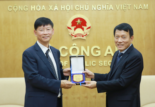 Thứ trưởng Lương Tam Quang tiếp Bí thư Ủy ban Chính pháp tỉnh Vân Nam, Trung Quốc -0