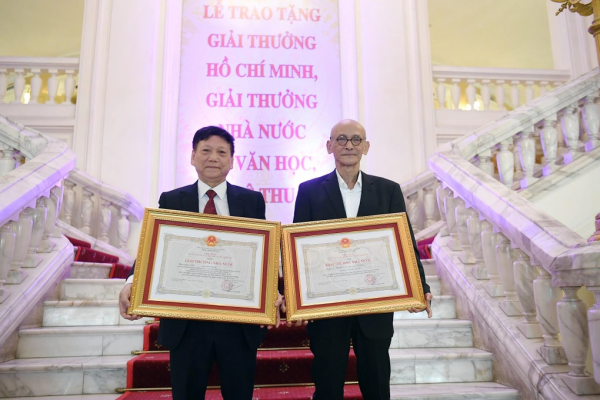 Văn nghệ sĩ vui mừng vì nhận được tiền Giải thưởng Hồ Chí Minh, Giải thưởng Nhà nước -0