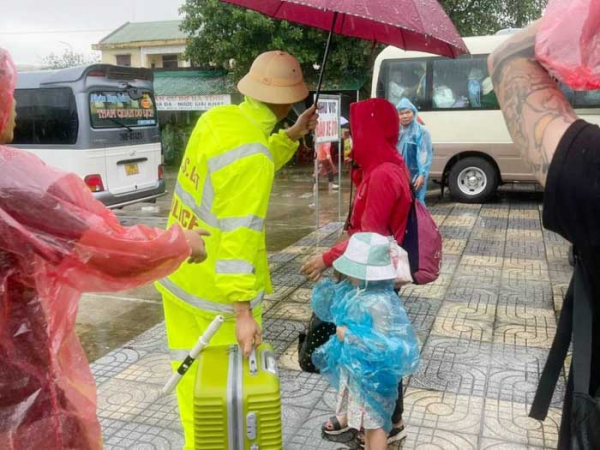 Lũ lụt cô lập nhiều địa phương ở Hà Tĩnh, 3 người chết và mất tích -2
