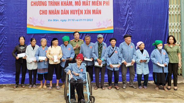 Khám mổ mắt cho 120 bênh nhân nghèo ở huyện Xín Mần -0