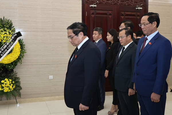 Thủ tướng Phạm Minh Chính viếng nguyên Thủ tướng Trung Quốc Lý Khắc Cường -1