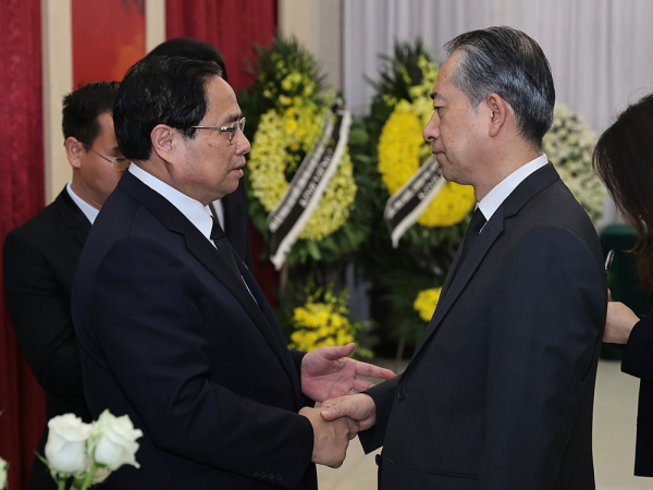 Thủ tướng Phạm Minh Chính viếng nguyên Thủ tướng Trung Quốc Lý Khắc Cường -0