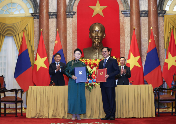 Chủ tịch nước Võ Văn Thưởng và Tổng thống Mông Cổ chứng kiến Lễ ký kết các văn bản hợp tác giữa hai nước -0