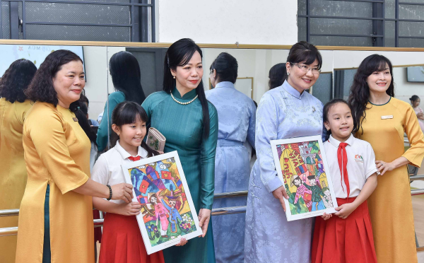 Phu nhân Tổng thống Mông Cổ thăm Trường Tiểu học Chu Văn An -0