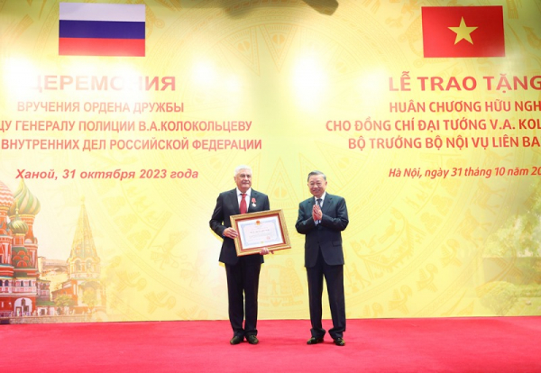 Russian Minister of Internal Affairs receives Friendship Medal from State of Vietnam -0