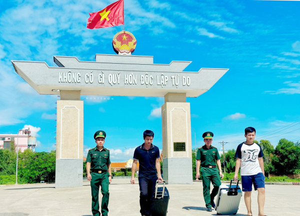 Giải cứu thành công 2 công dân Việt Nam bị lừa bán sang Campuchia -0