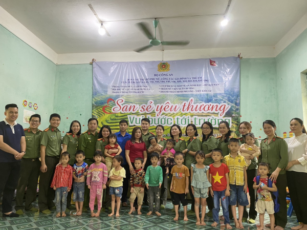Hội Phụ nữ Cụm thi đua số 4: Tặng quà và xây dựng thư viện “Chắp cánh ước mơ” cho trẻ em vùng cao Bắc Kạn -0