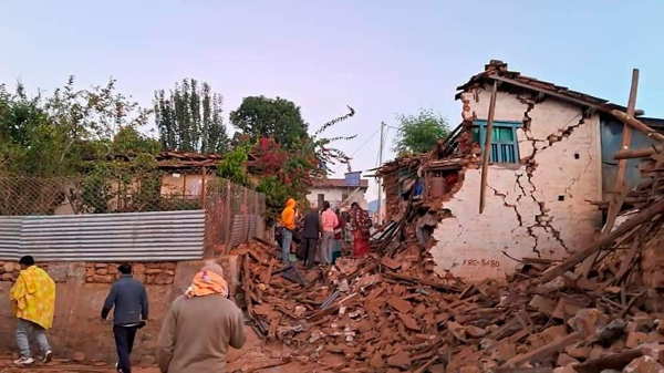 Lực lượng cứu hộ chật vật tìm người sống sót sau động đất Nepal -0