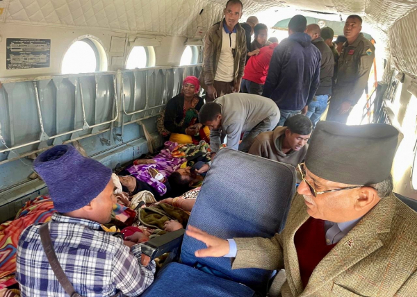 Lực lượng cứu hộ chật vật tìm người sống sót sau động đất Nepal -0