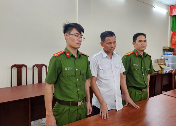 Đề nghị truy tố nhân viên kỹ thuật tại sân bay Tân Sơn Nhất tiếp tay buôn lậu -0
