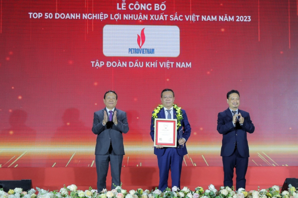 Petrovietnam đứng đầu Bảng xếp hạng 500 doanh nghiệp lợi nhuận tốt nhất Việt Nam 5 năm liên tiếp -0