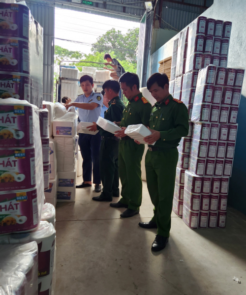 Phát hiện cơ sở sản xuất giấy vệ sinh giả cực lớn tại Thanh Hoá -0