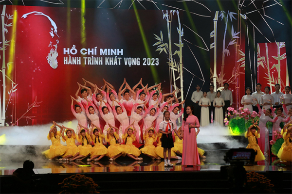 Chương trình  “Hồ Chí Minh - Hành trình khát vọng 2023”: Tôn vinh các điển hình tiêu biểu toàn quốc -0